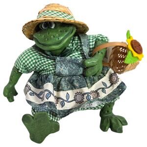 Vintage Russ Country Folks Figurine Mrs Gardenhopper Green Frog Shelf Sitter